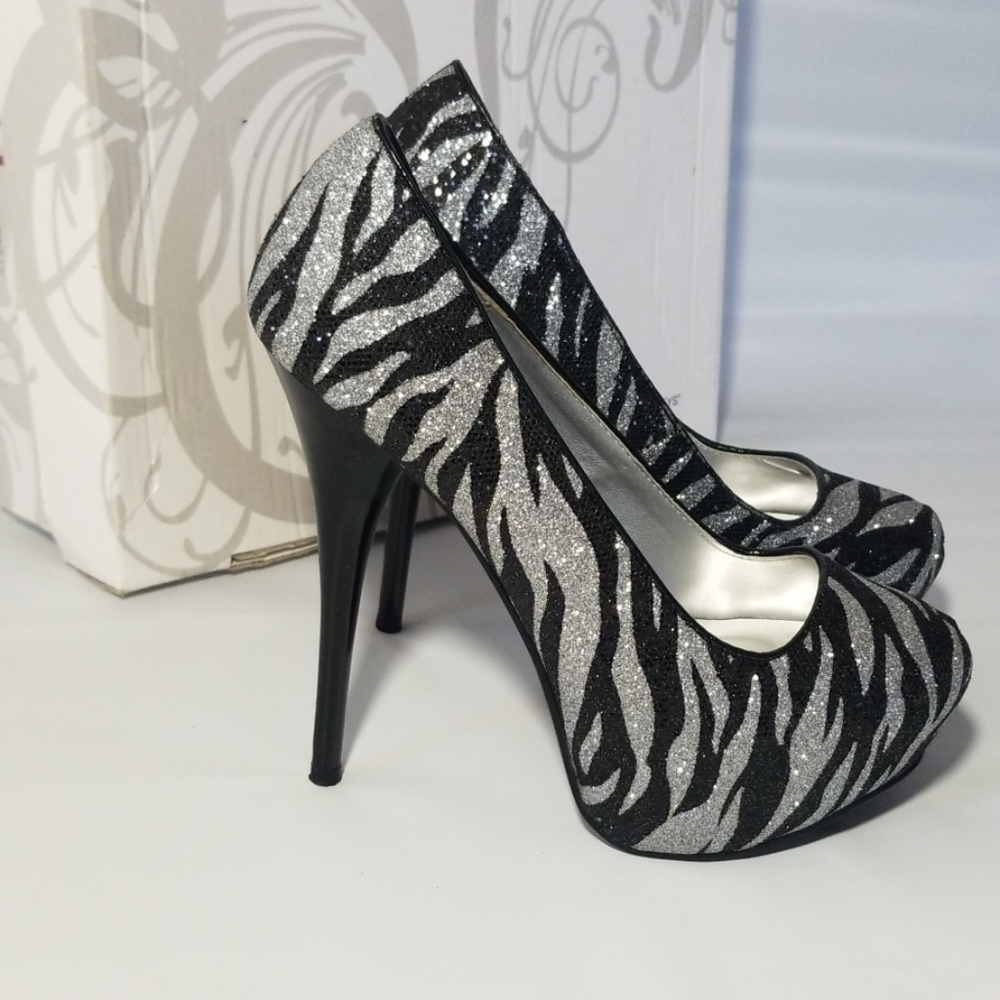 EUC Shi by Jouney's Storm Zebra Heels